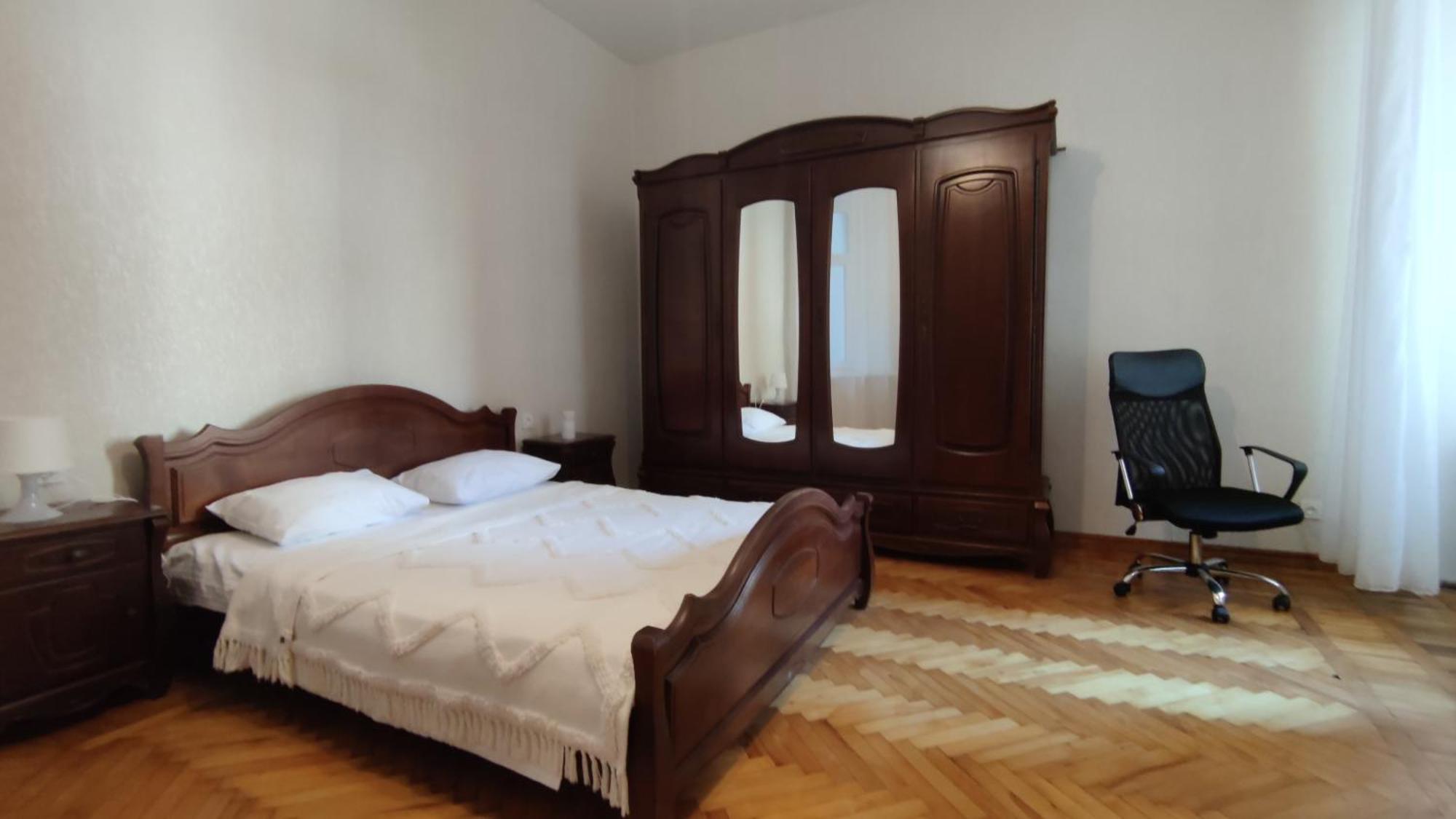 Flat In The Center * Odessa