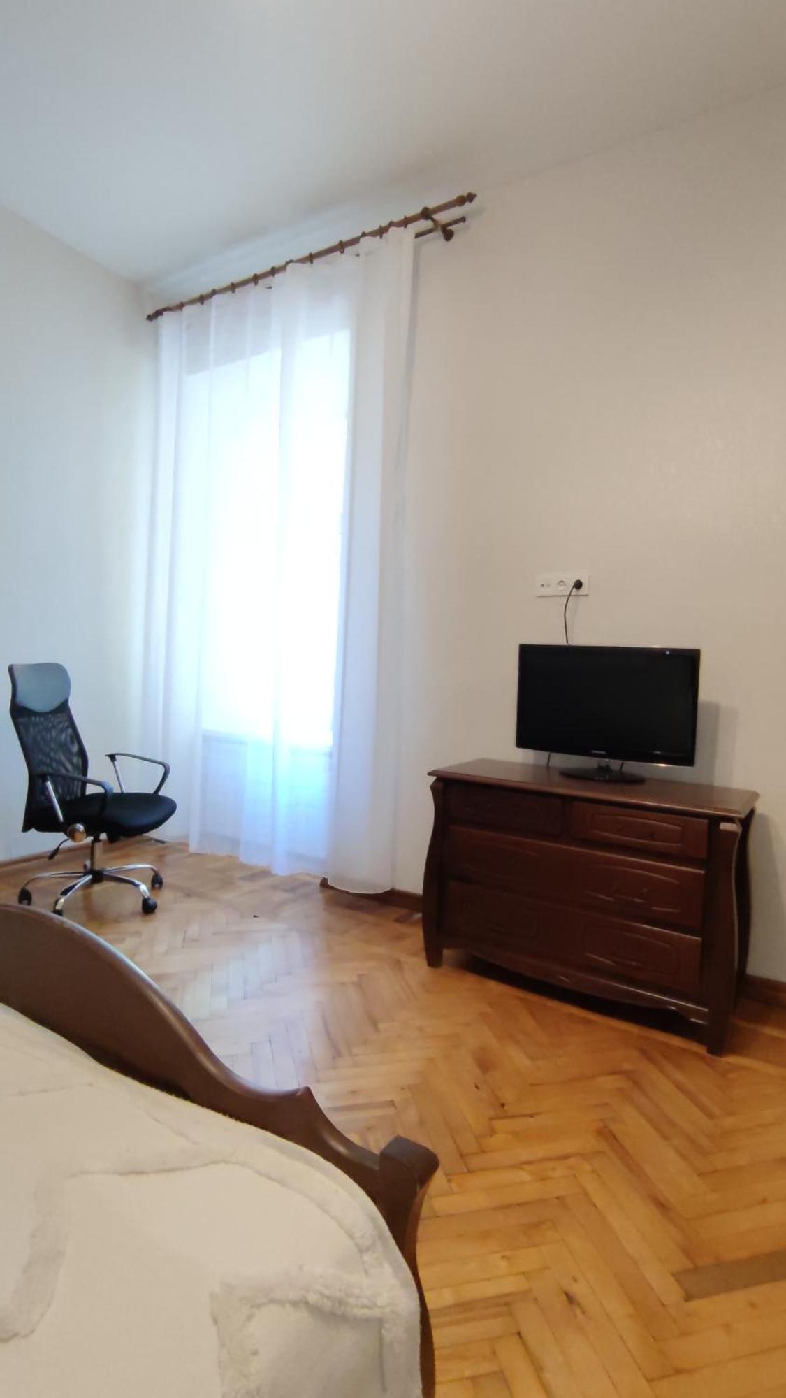 Flat In The Center * Odessa